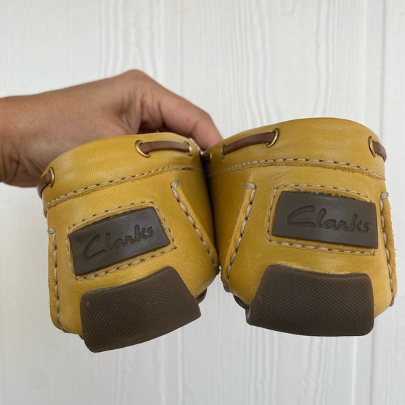 Clarks Artisan Dunbar Racer Mustard Leather Loafers Size Women's 9 - Picture 4 of 8